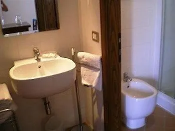 Fullino Nero Rta - Residenza Turistico Alberghiera Siena Country house