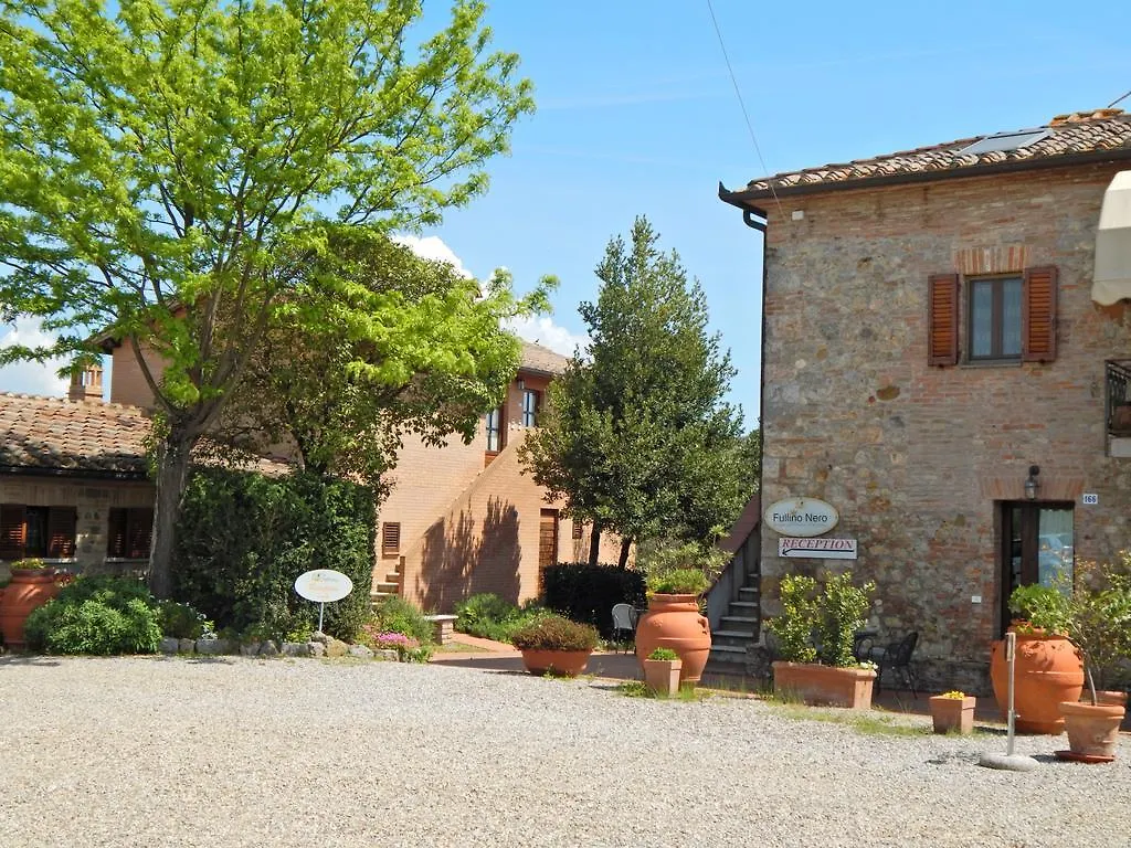 Fullino Nero Rta - Residenza Turistico Alberghiera Siena