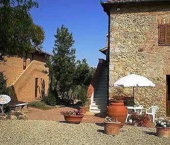 Fullino Nero Rta - Residenza Turistico Alberghiera Siena Country house