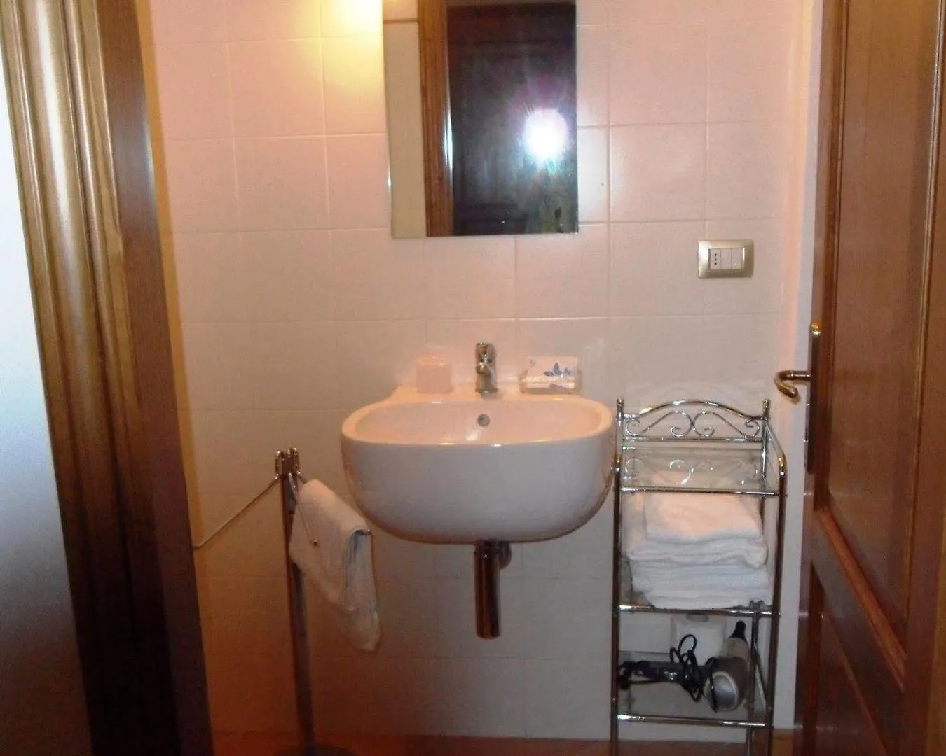 Fullino Nero Rta - Residenza Turistico Alberghiera Siena Italy