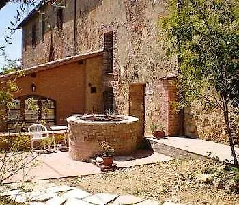 Fullino Nero Rta - Residenza Turistico Alberghiera Siena