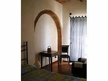 Fullino Nero Rta - Residenza Turistico Alberghiera Siena