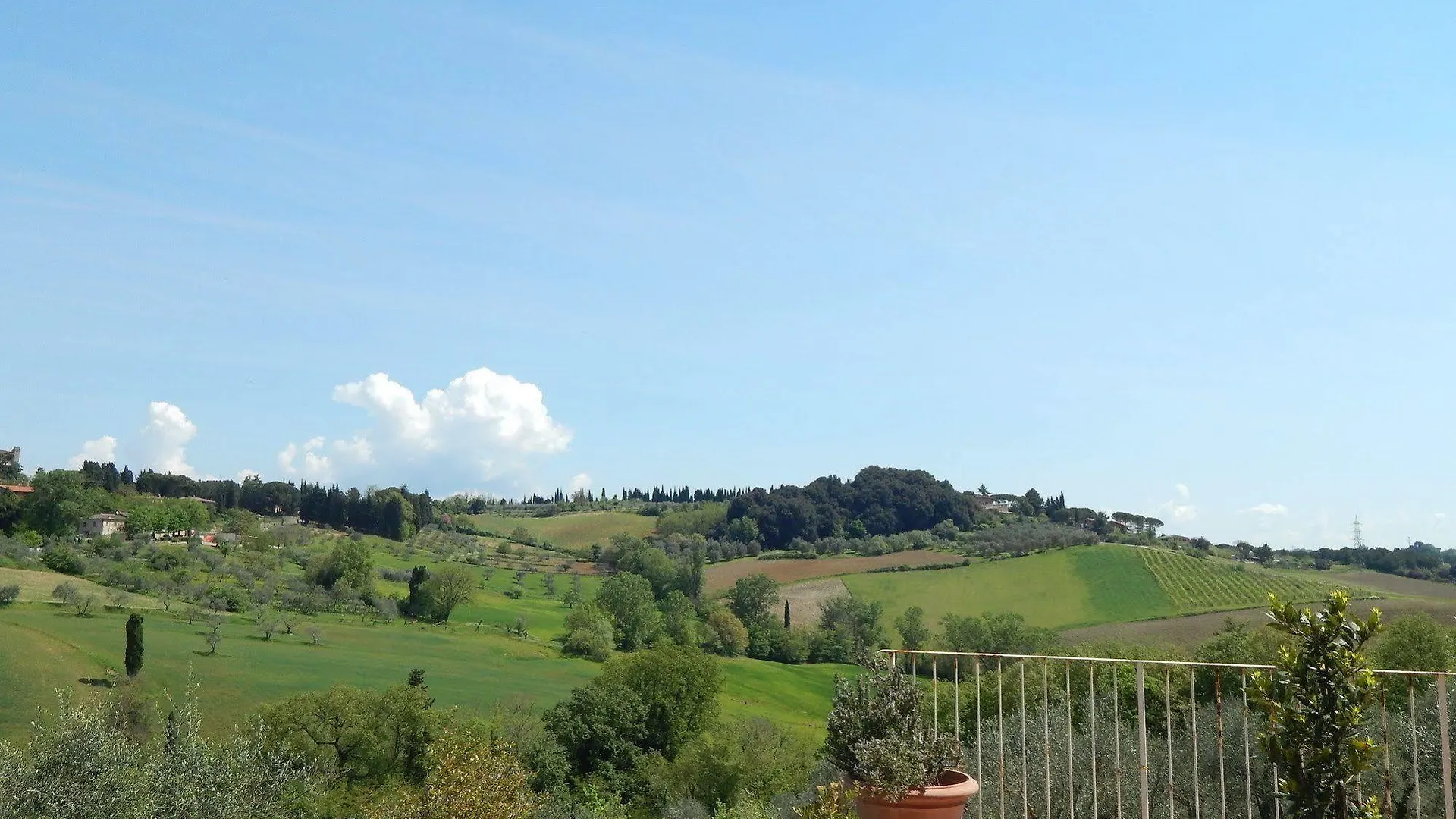 Fullino Nero Rta - Residenza Turistico Alberghiera Siena Country house