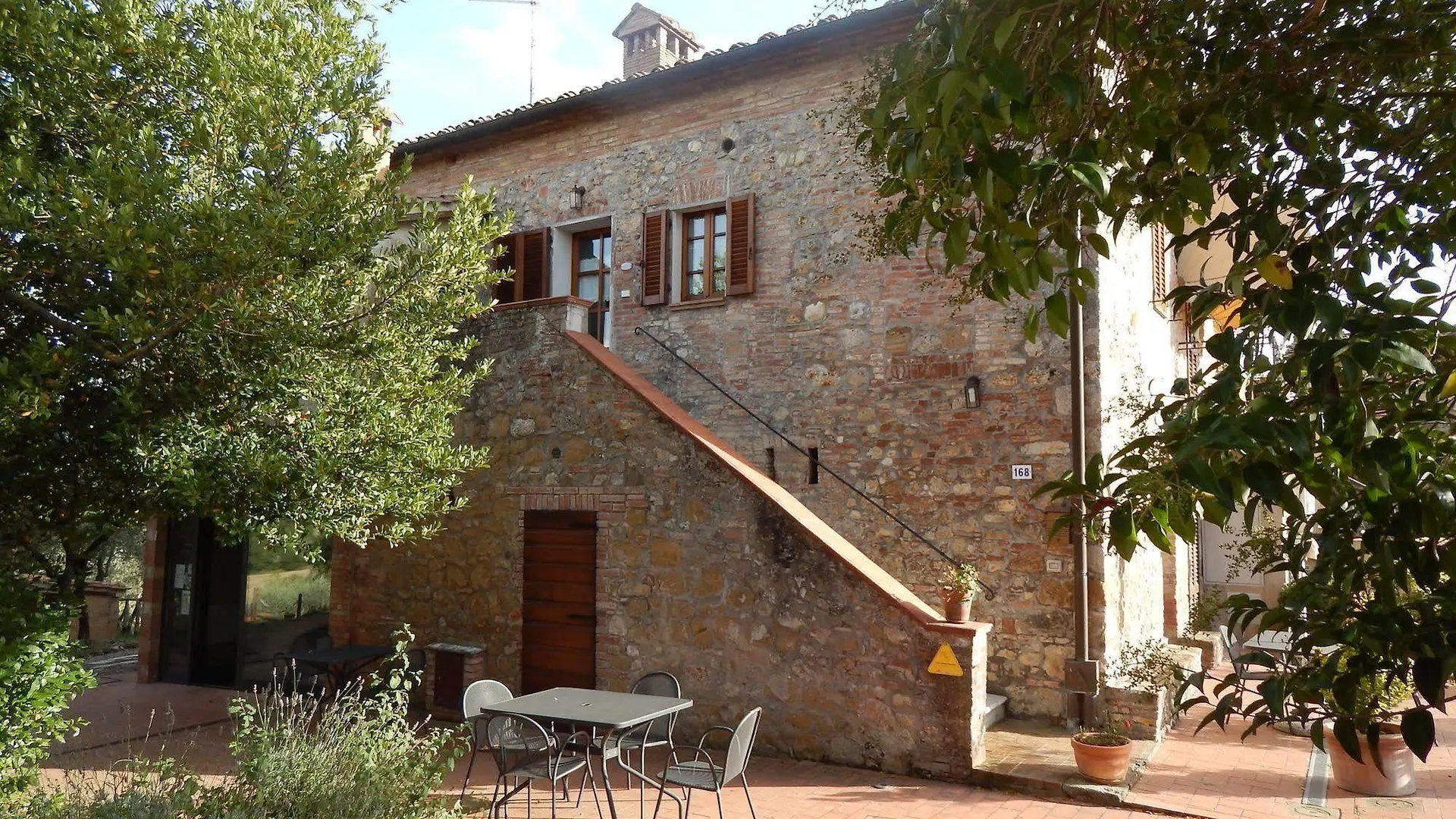 Fullino Nero Rta - Residenza Turistico Alberghiera Siena